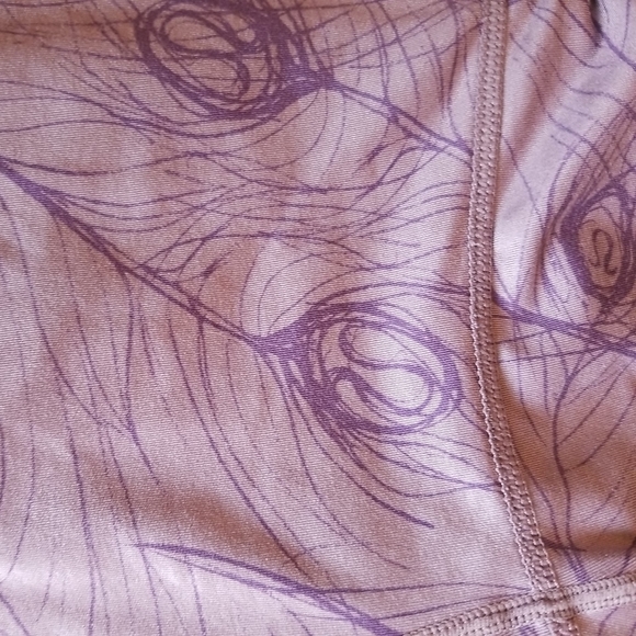 Lululemon Aria Peacock Feather Tank sz 8 built in bra purple mesh back in center - Picture 7 of 8